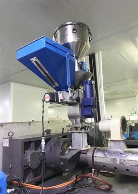 آلة خلط البلاستيك الهوائية Masterbatch Color Additive Volumetric Doser