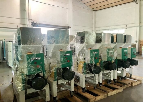مطحنة حبيبات بلاستيكية ذات سرعة منخفضة 2.2KW لون أبيض OG-3LS