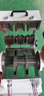 مطحنة حبيبات بلاستيكية ذات سرعة منخفضة 2.2KW لون أبيض OG-3LS
