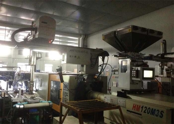 حقن ضربة البثق Gravimetric دفعة خلاط البلاستيك المغذية التلقائي