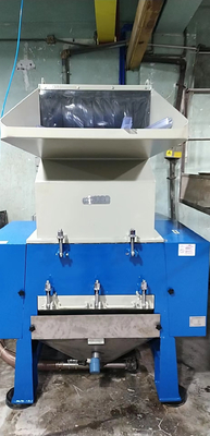 آلة تحبيب إعادة تدوير البلاستيك SKD ، 3.75kw تقطيع البلاستيك الصناعي